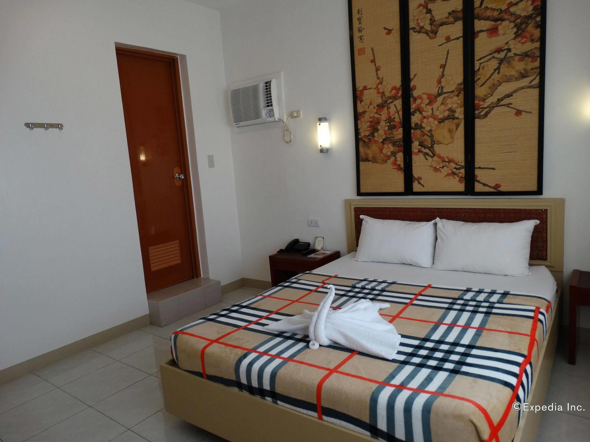 Sun Avenue Tourist Inn & Cafe Ταγκμπιλαράν Εξωτερικό φωτογραφία