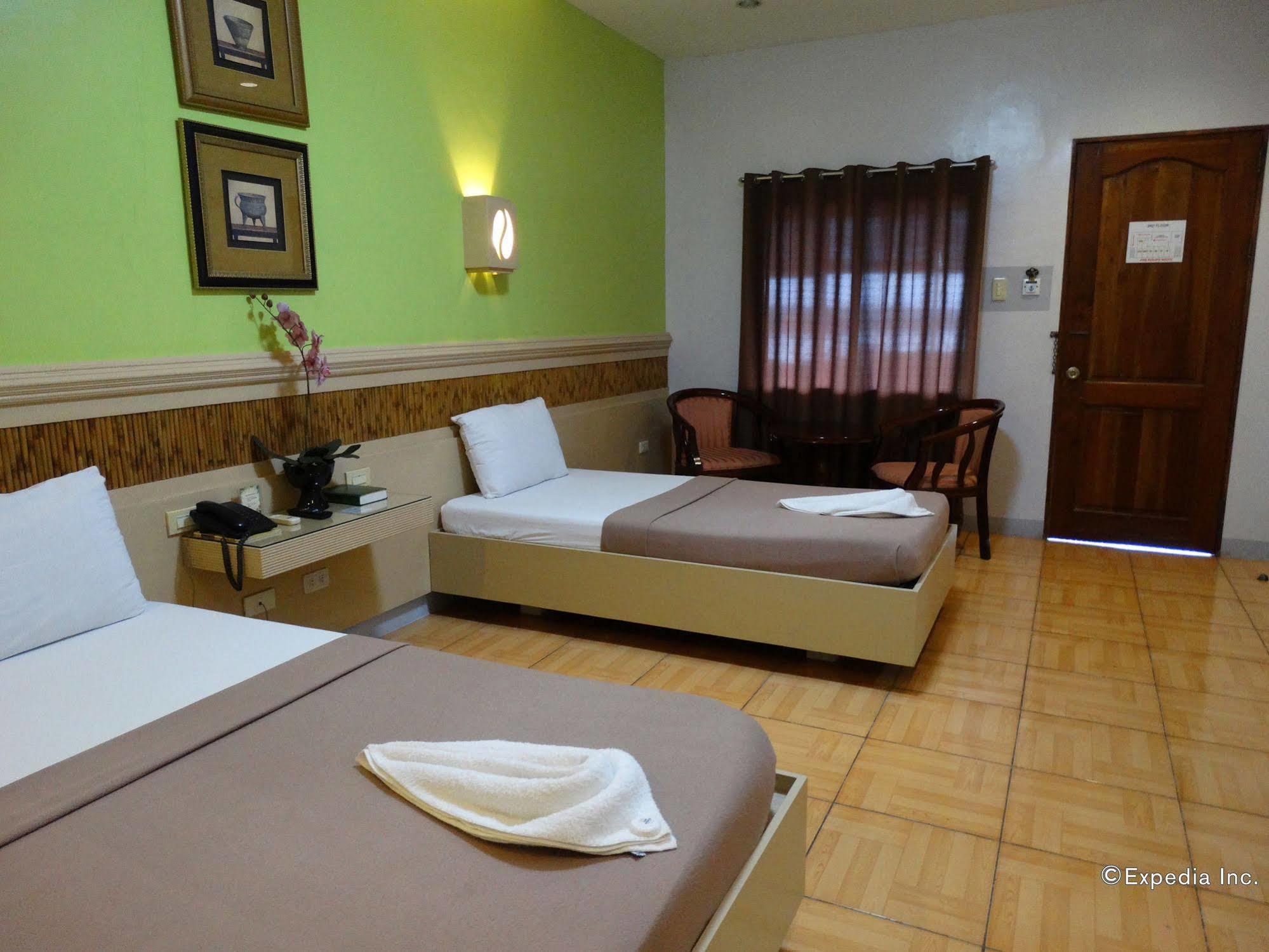 Sun Avenue Tourist Inn & Cafe Ταγκμπιλαράν Εξωτερικό φωτογραφία